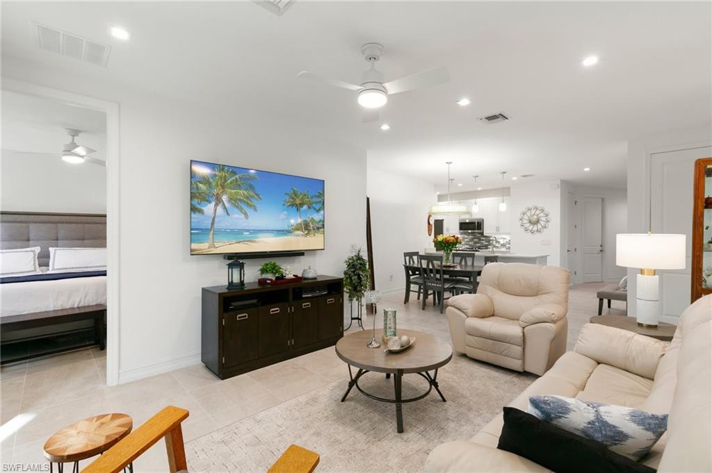 7328 Rockefeller DR
