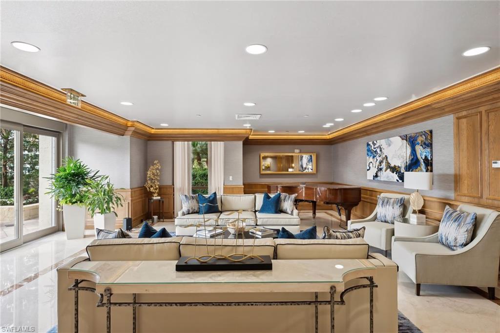 4021 GULF SHORE BLVD N # 16 Unit: V-16