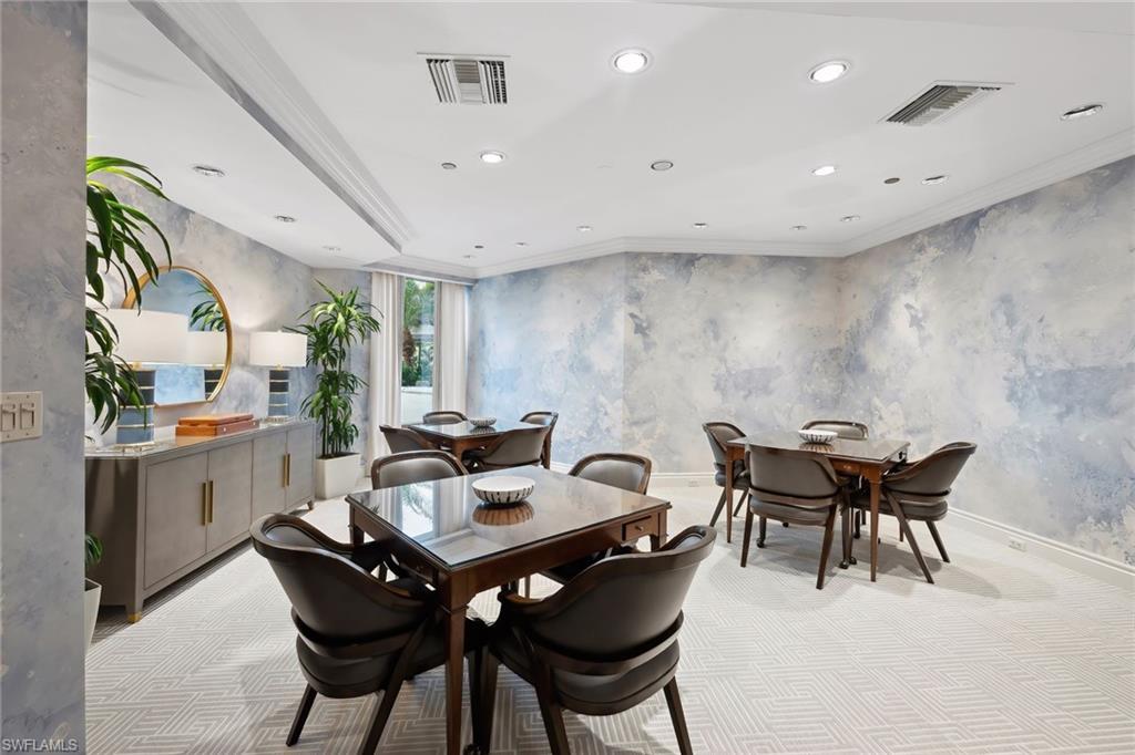 4021 GULF SHORE BLVD N # 16 Unit: V-16