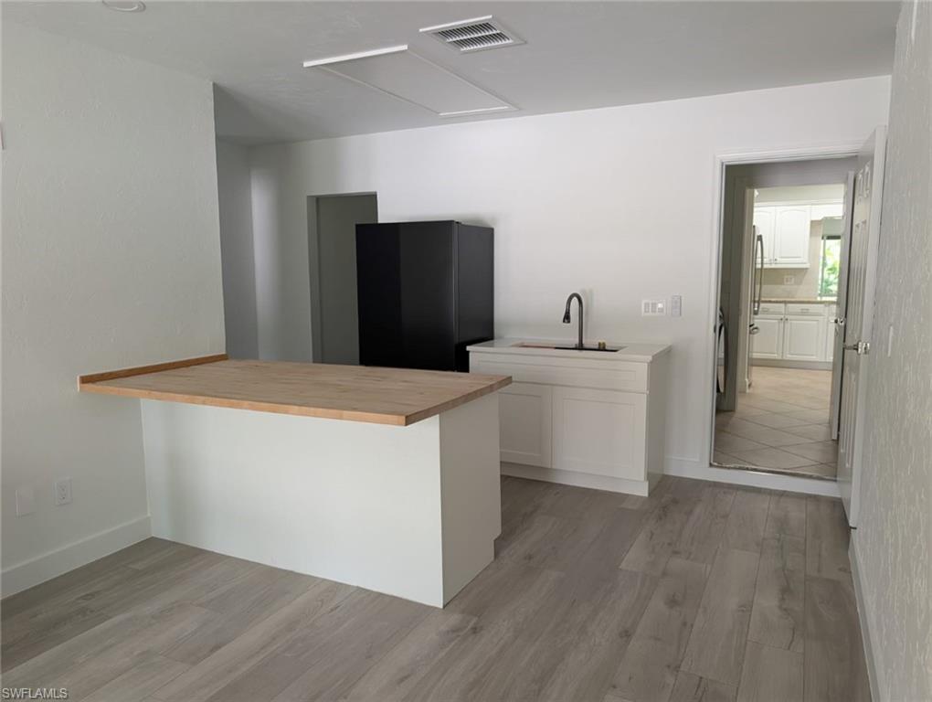 6147 English Oaks LN