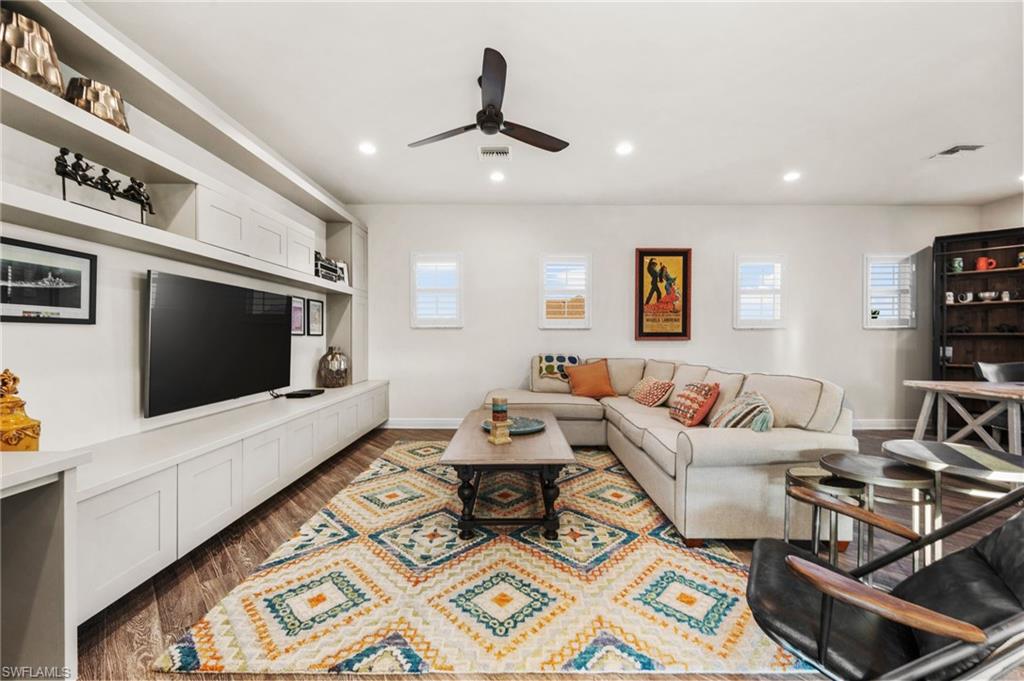 8949 Mustique LN