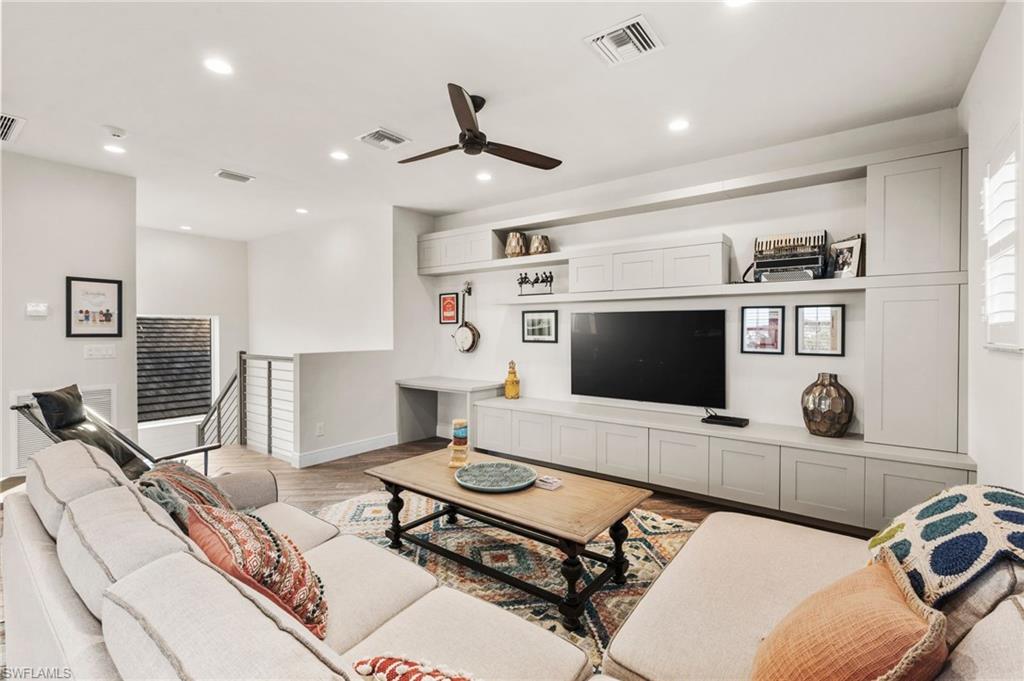 8949 Mustique LN
