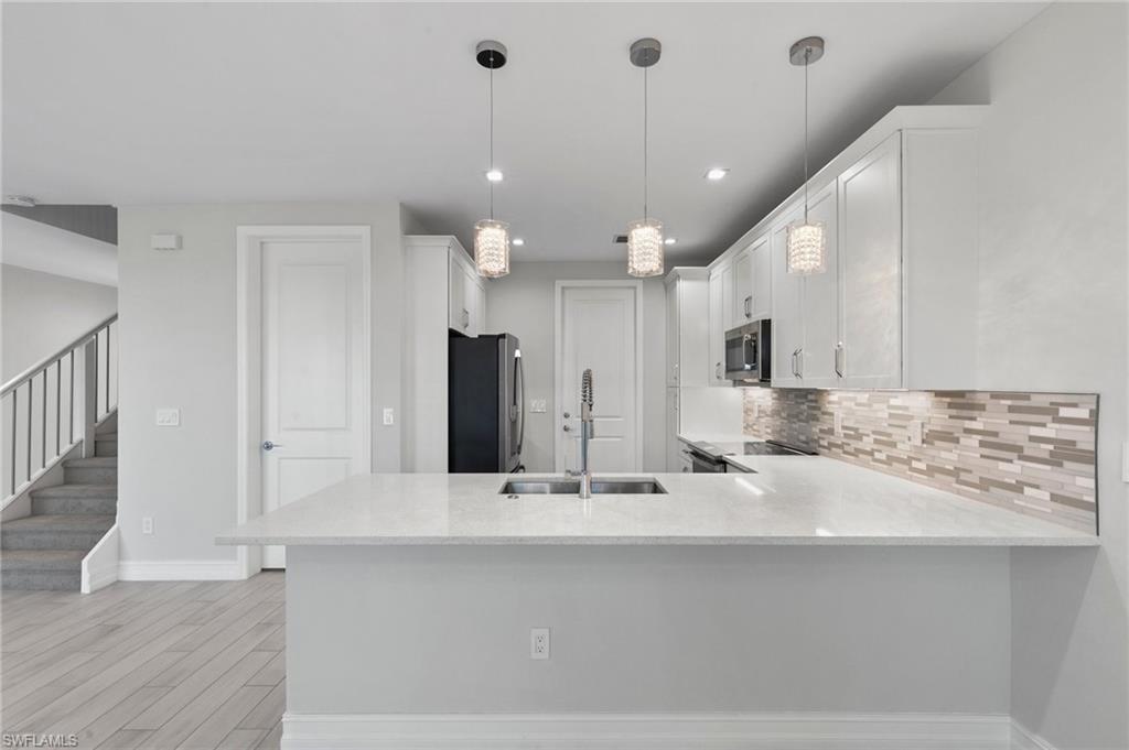 7469 Rockefeller DR