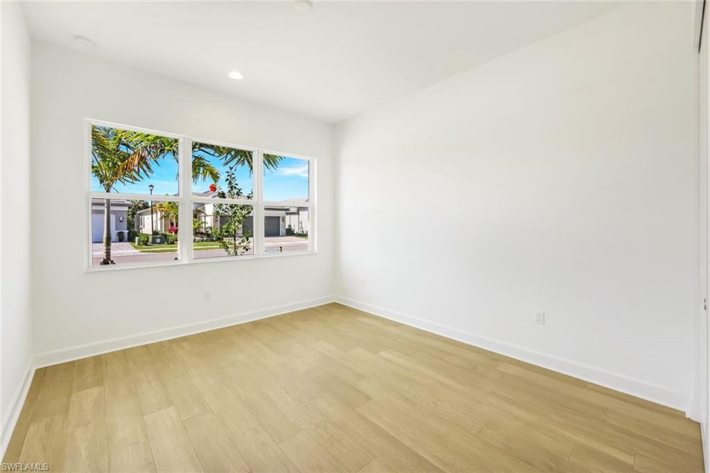 12243 Lotus AVE