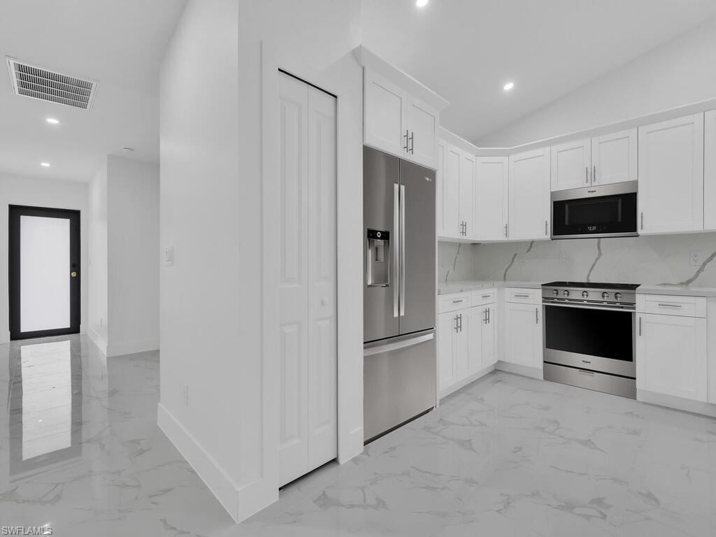 4933/4935 Leonard BLVD S