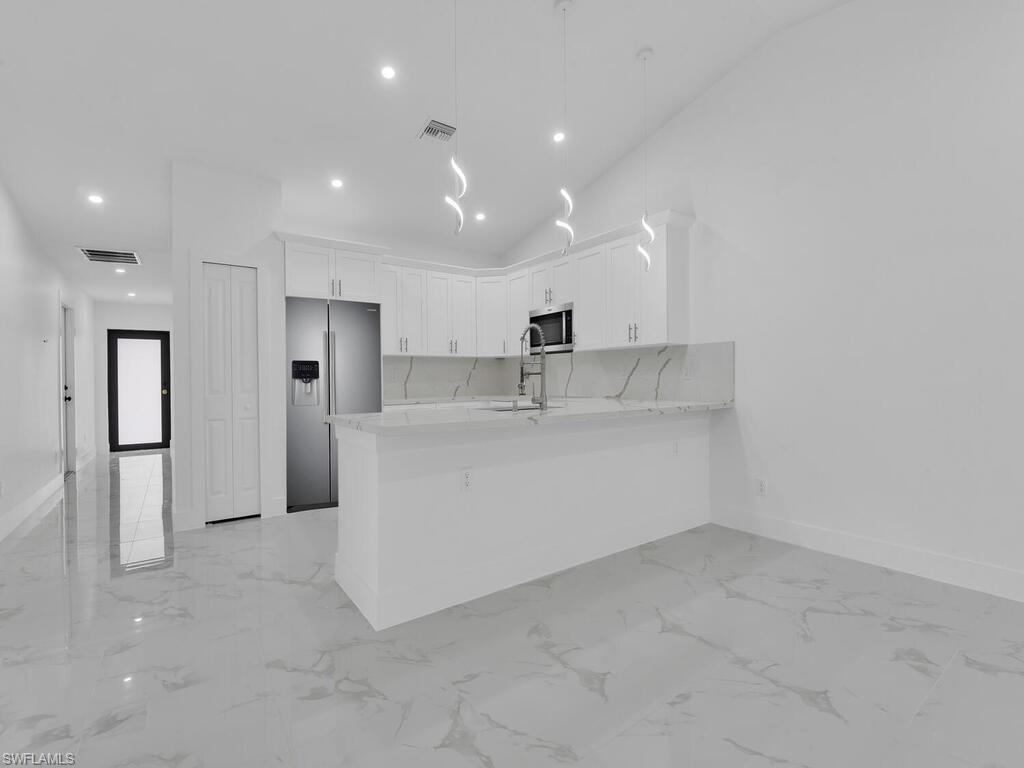 4933/4935 Leonard BLVD S