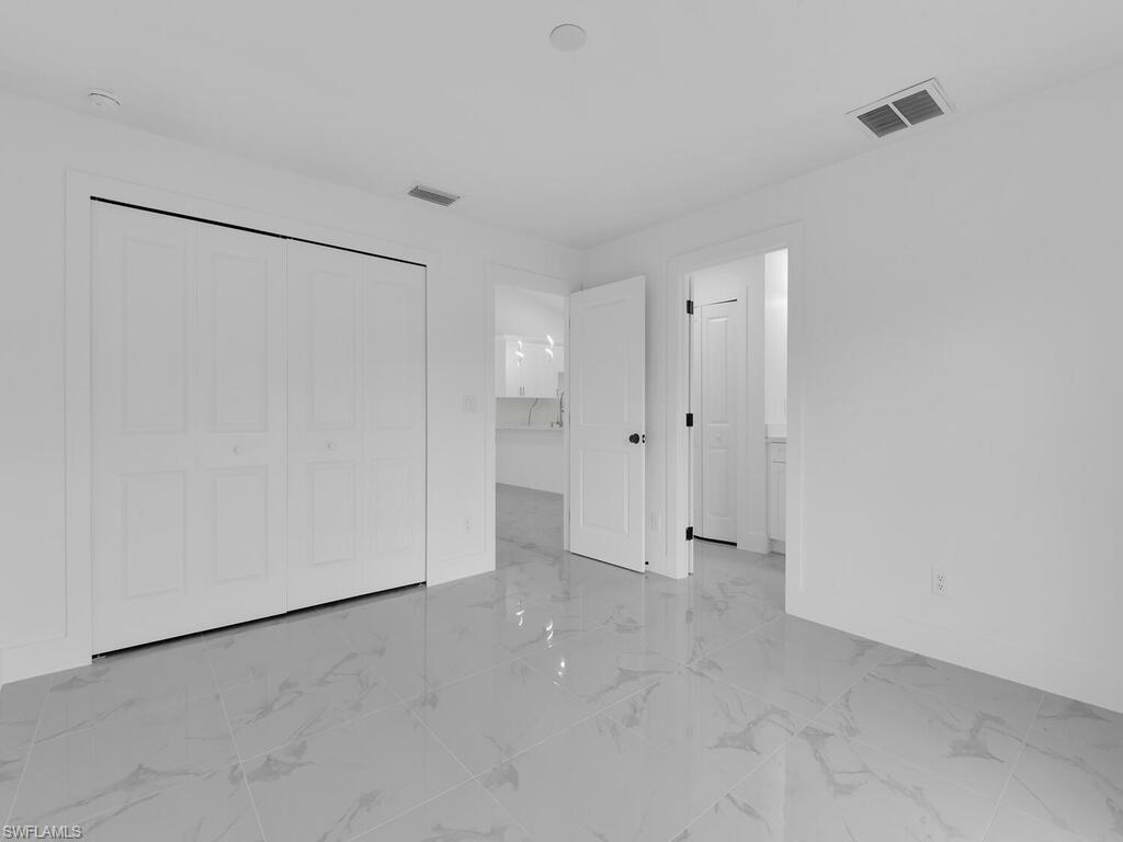 4933/4935 Leonard BLVD S