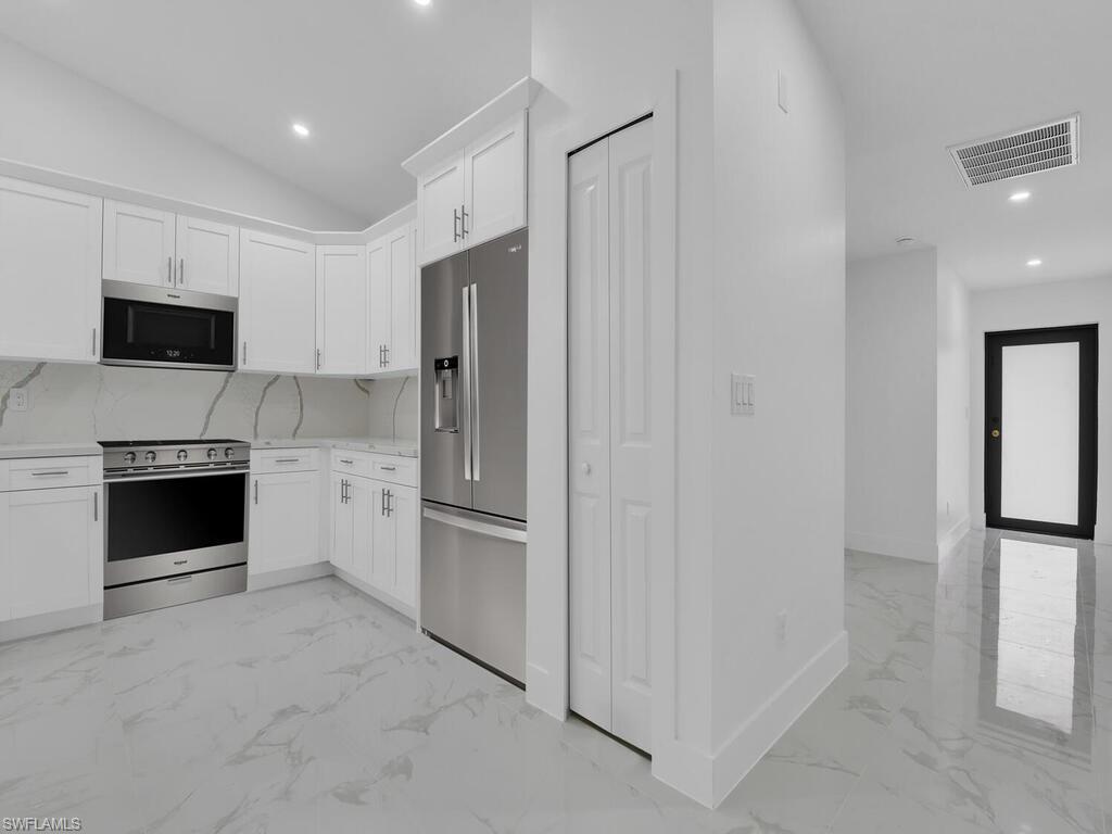 4933/4935 Leonard BLVD S