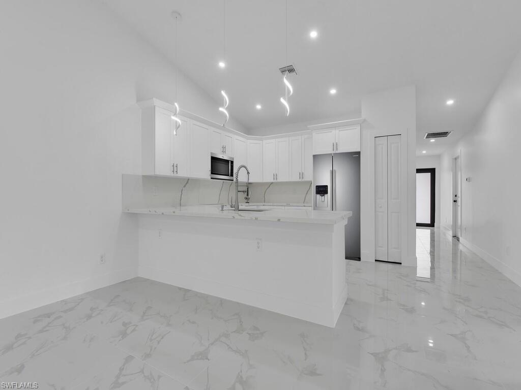 4933/4935 Leonard BLVD S