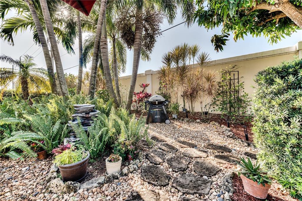 6113 Thresher DR # 202