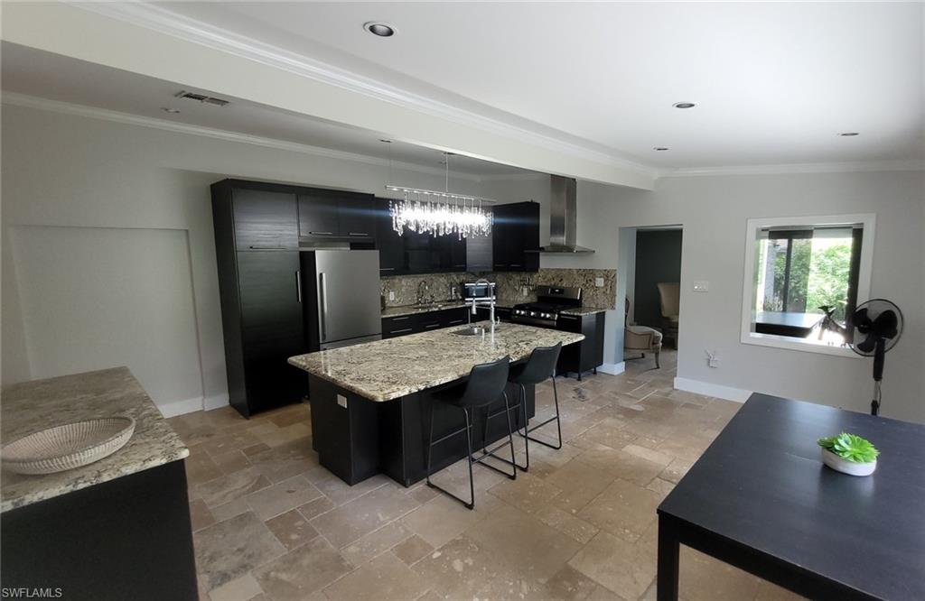 9 Pelican ST W