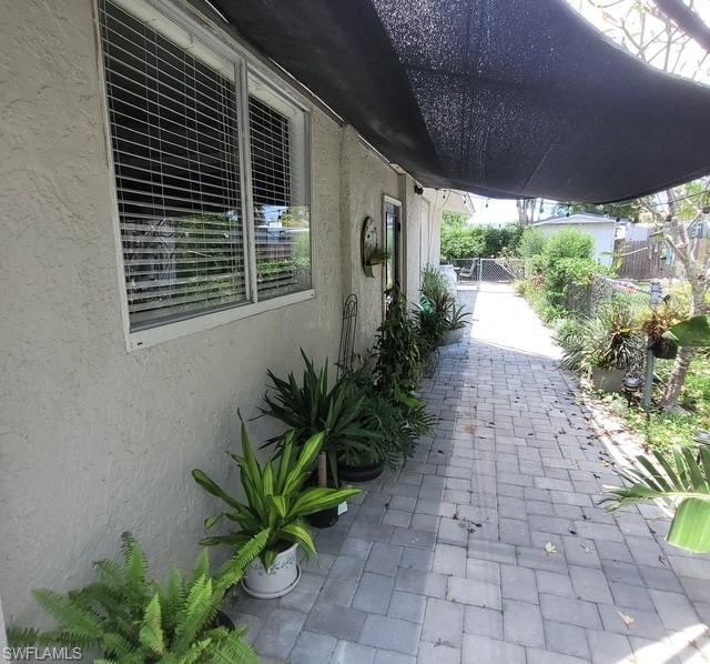 9 Pelican ST W