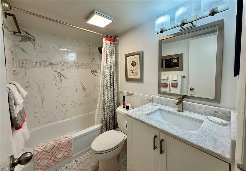 1900 Alamanda DR # 204