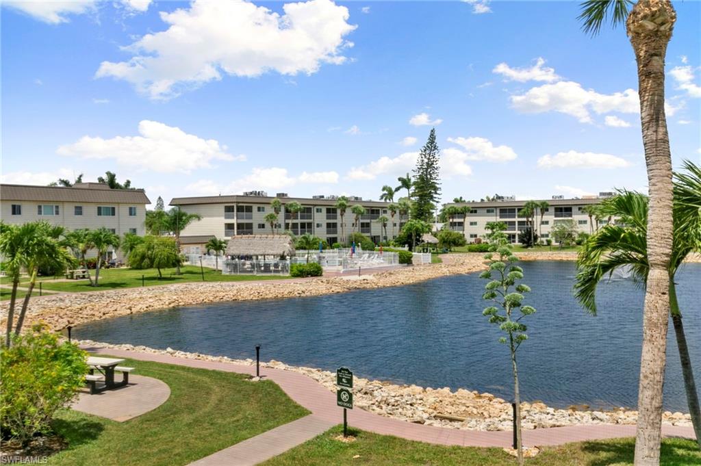 1004 Manatee RD # H201