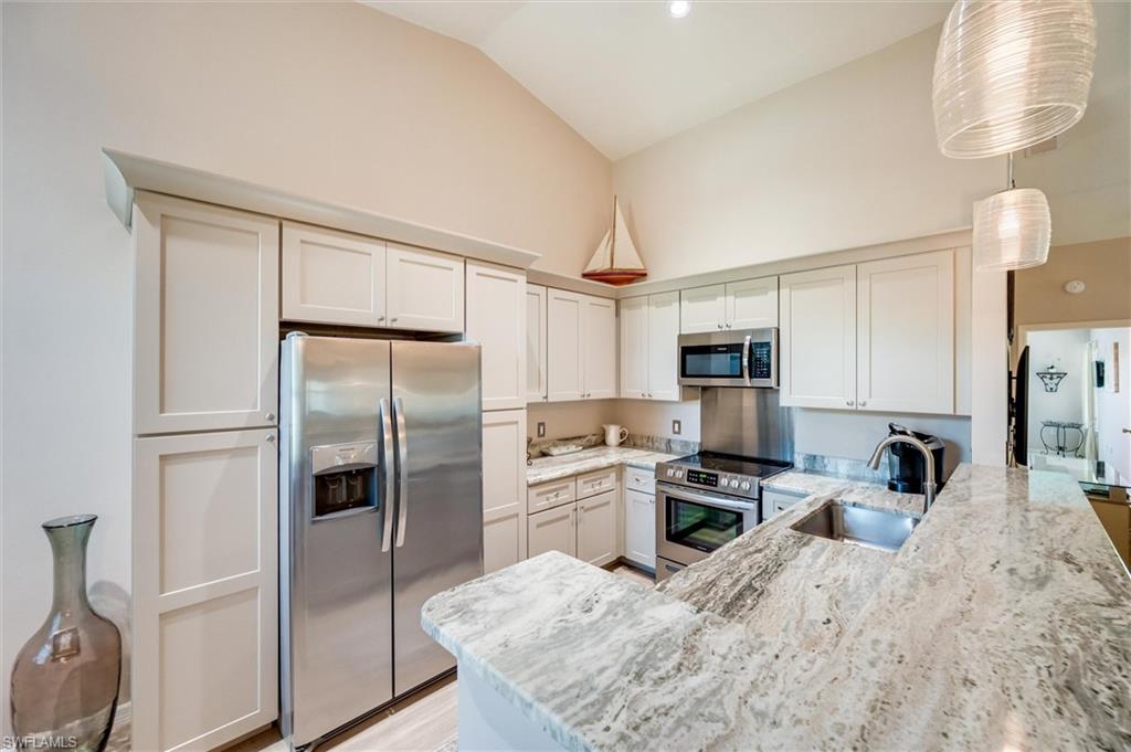 6810 Huntington Lakes CIR # 202