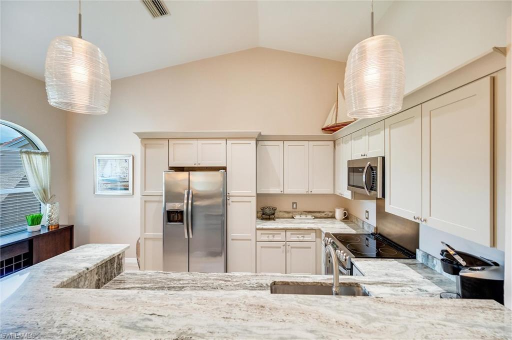 6810 Huntington Lakes CIR # 202