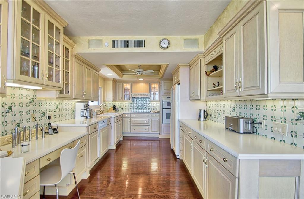 4031 Gulf Shore BLVD N # 8E