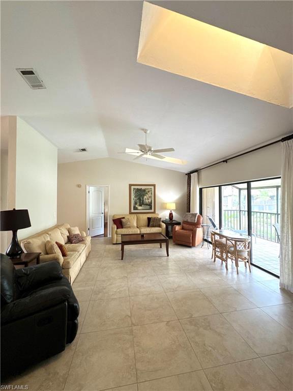3207 Horse Carriage WAY # 406
