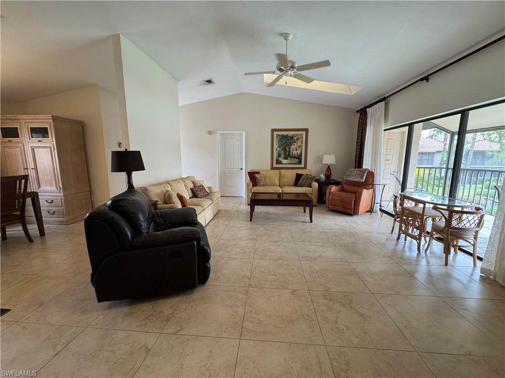 3207 Horse Carriage WAY # 406
