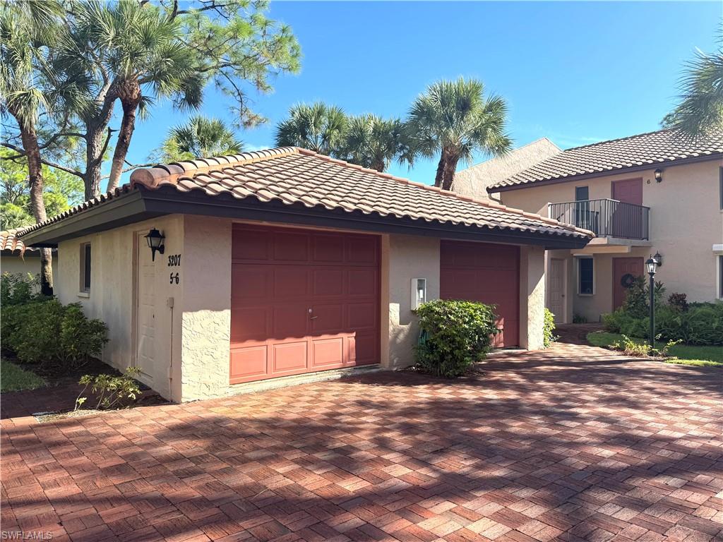 3207 Horse Carriage WAY # 406