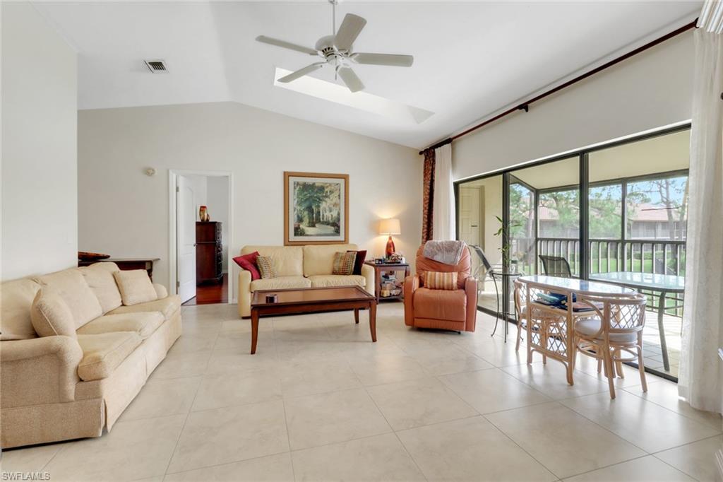 3207 Horse Carriage WAY # 406