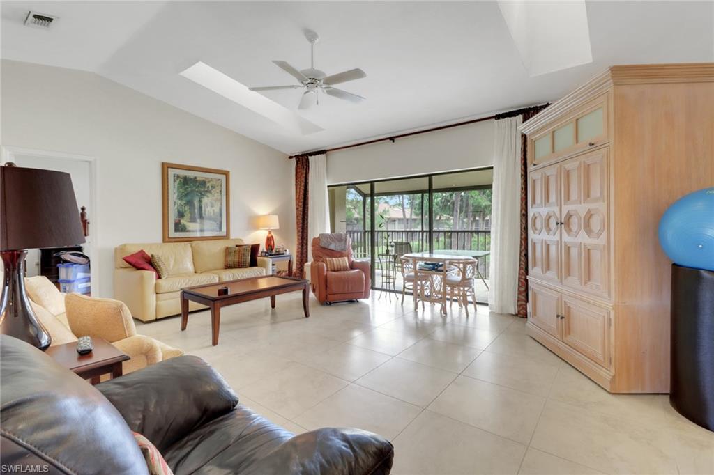 3207 Horse Carriage WAY # 406