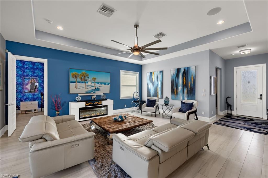 17 Willoughby DR