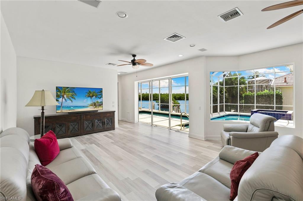 7 Blue Hill CT