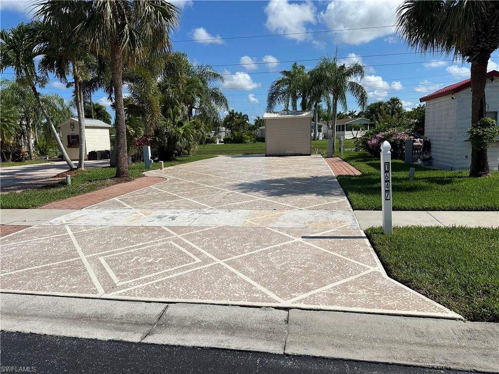 1647 Diamond Lake CIR