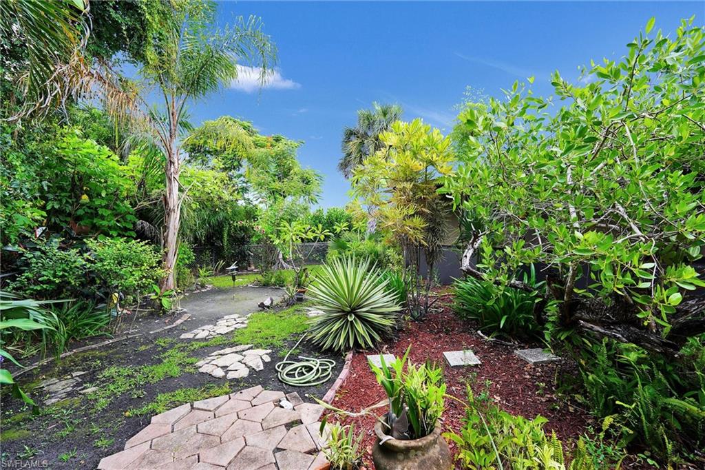 4603 Villa Capri LN