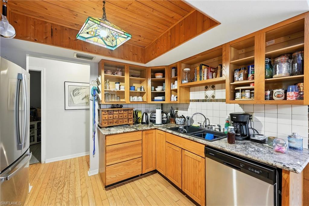 4603 Villa Capri LN