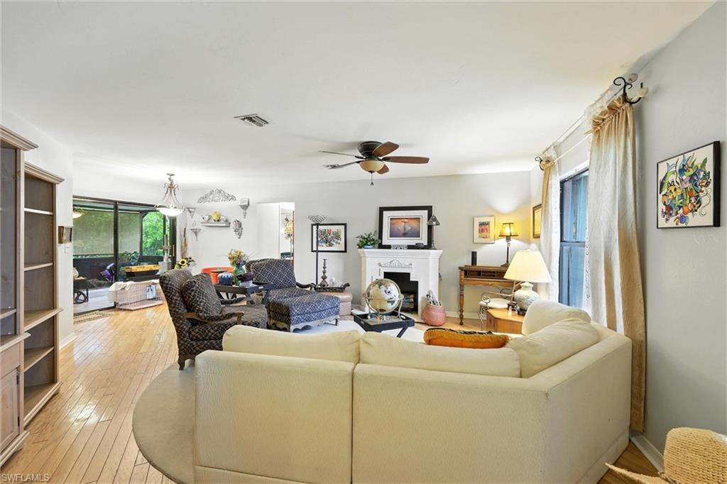 4603 Villa Capri LN