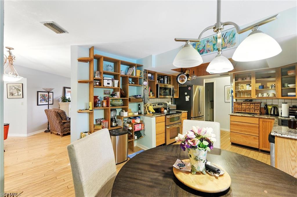 4603 Villa Capri LN