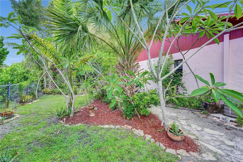 4603 Villa Capri LN