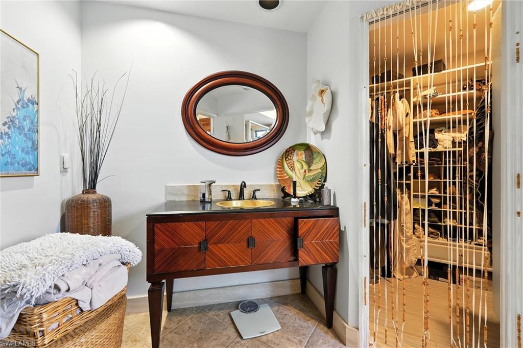 4603 Villa Capri LN