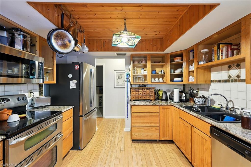 4603 Villa Capri LN