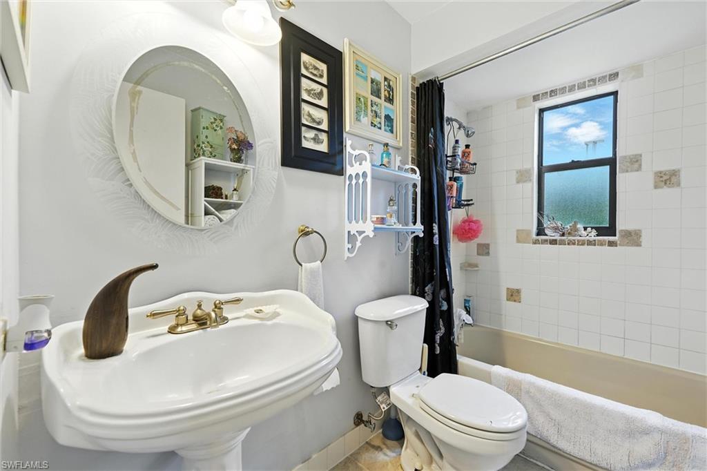 4603 Villa Capri LN