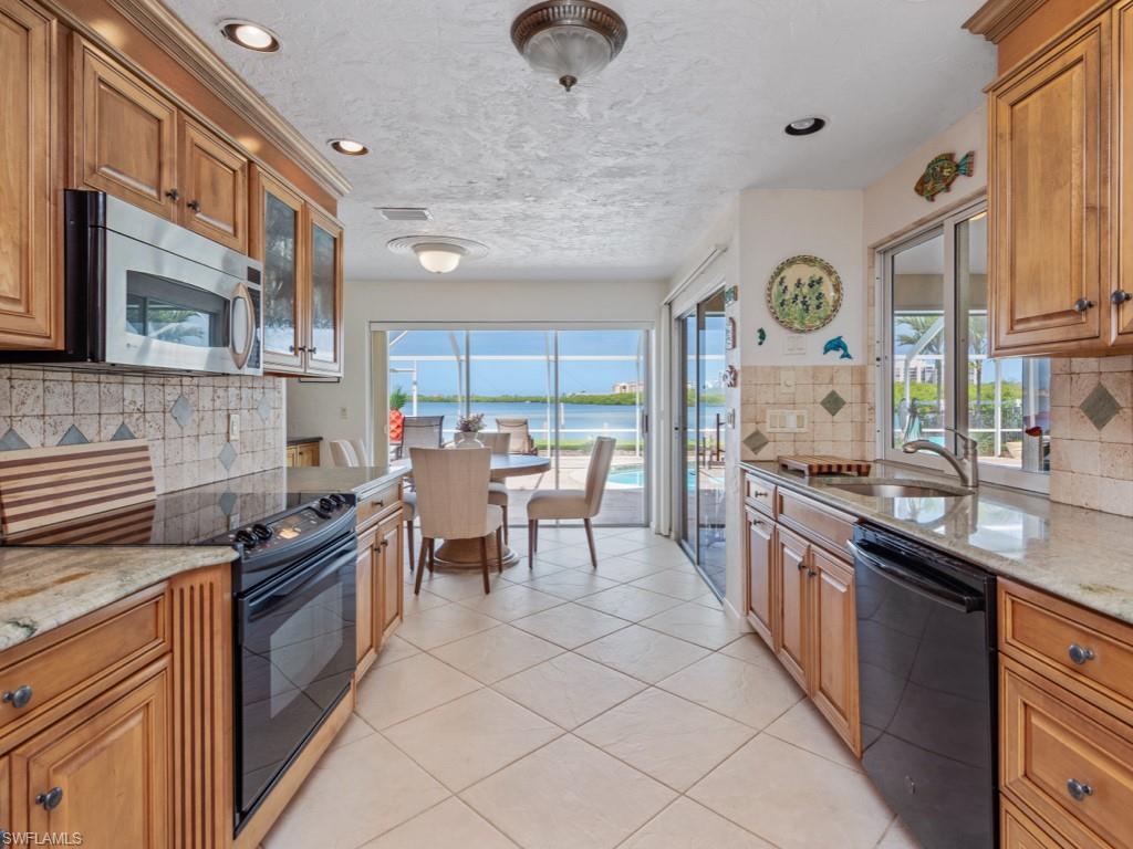 1112 Edington PL