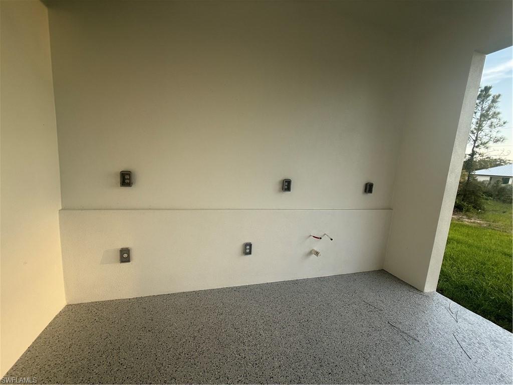 1421 Poinsettia AVE