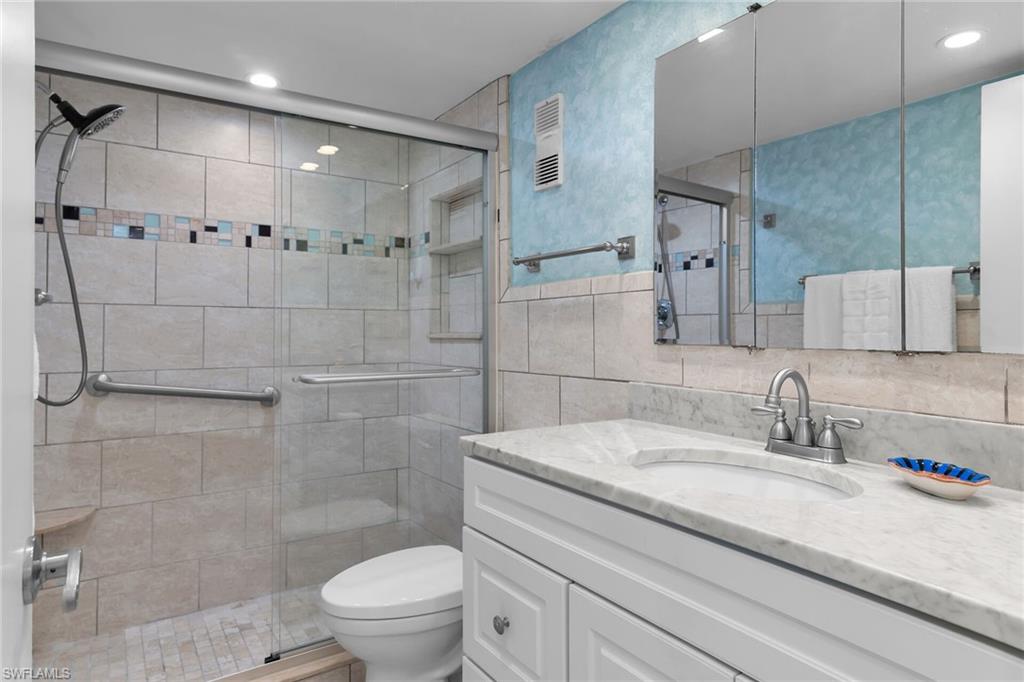 651 Seaview CT # B202