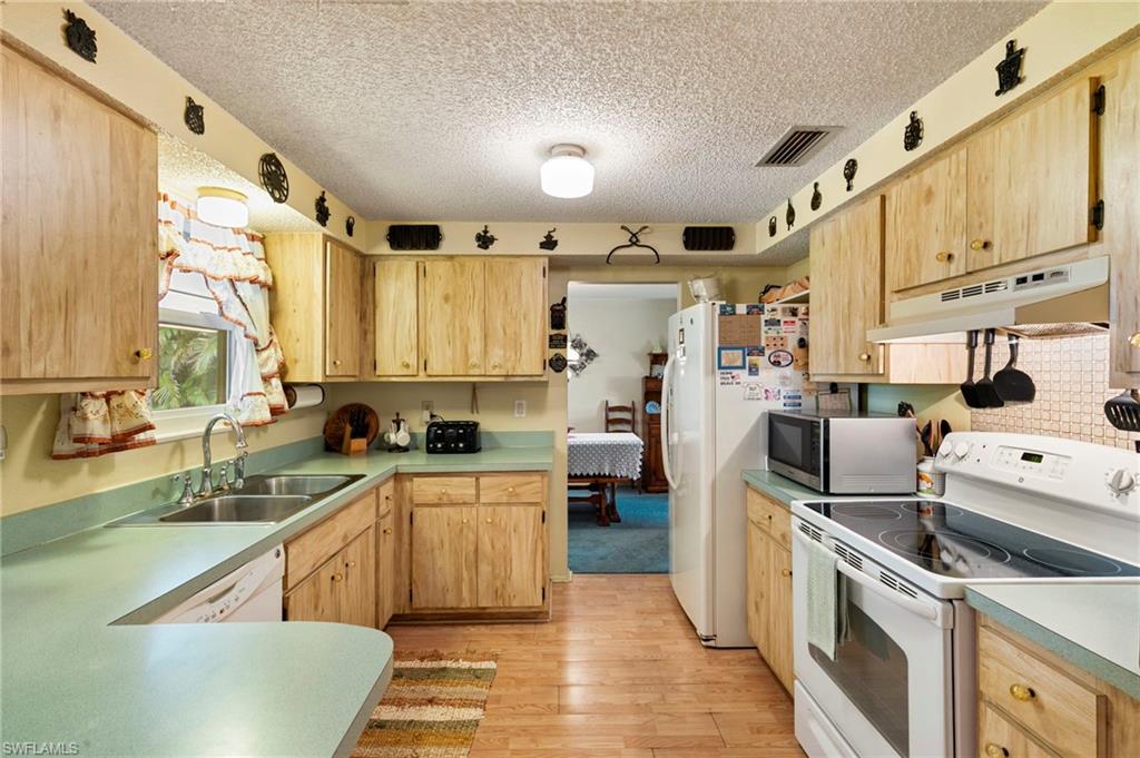 19085 Coconut RD