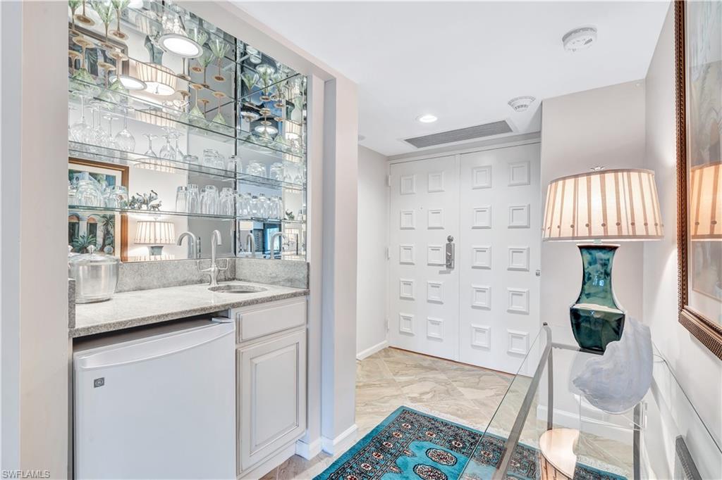 2400 Gulf Shore BLVD N # 203