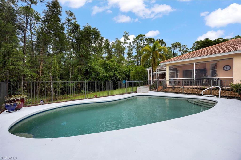 24300 Mountain View DR