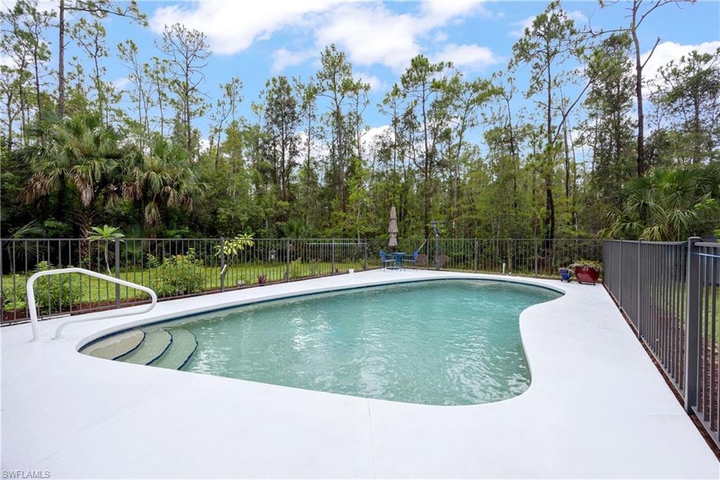 24300 Mountain View DR