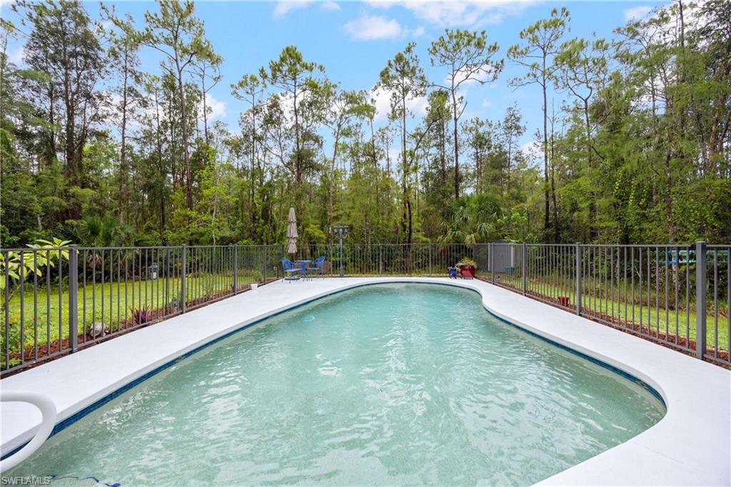 24300 Mountain View DR