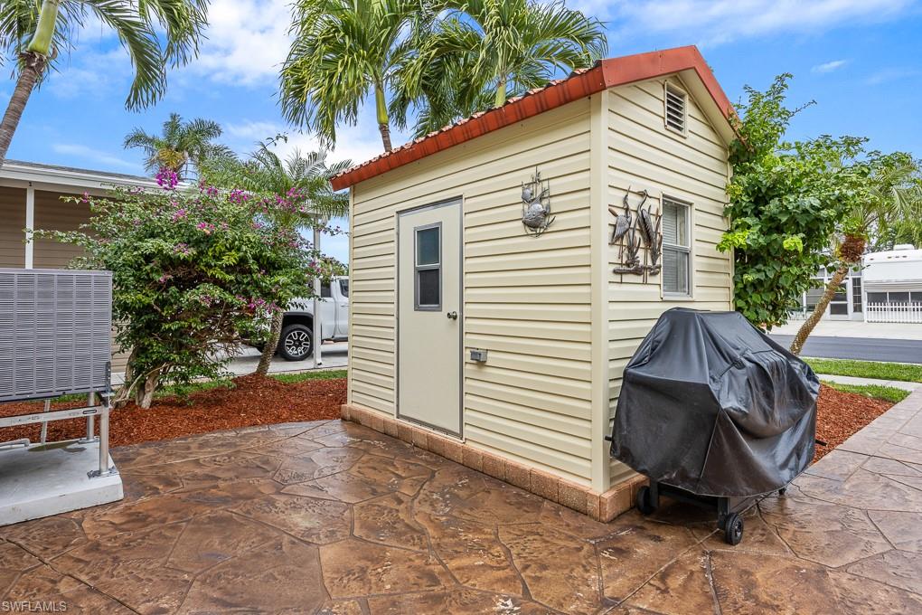 1328 Amethyst Lake LN