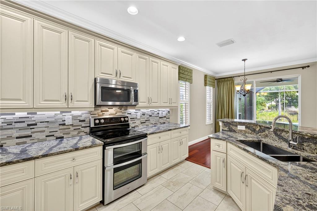 9896 Colonial WALK S