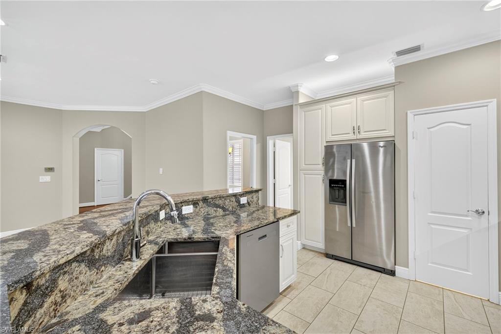 9896 Colonial WALK S