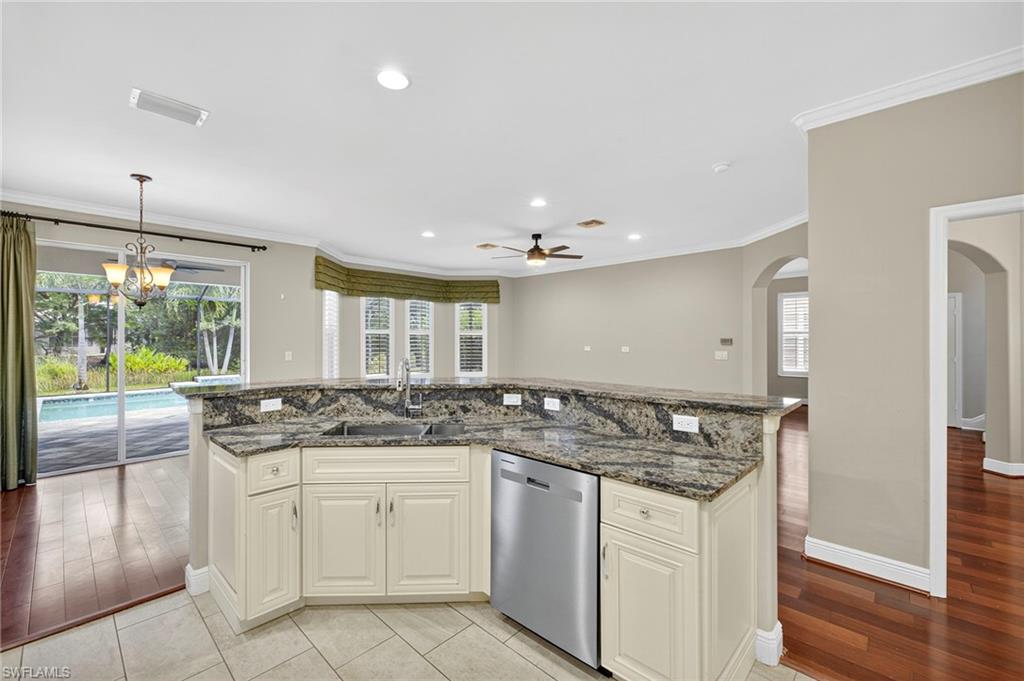 9896 Colonial WALK S