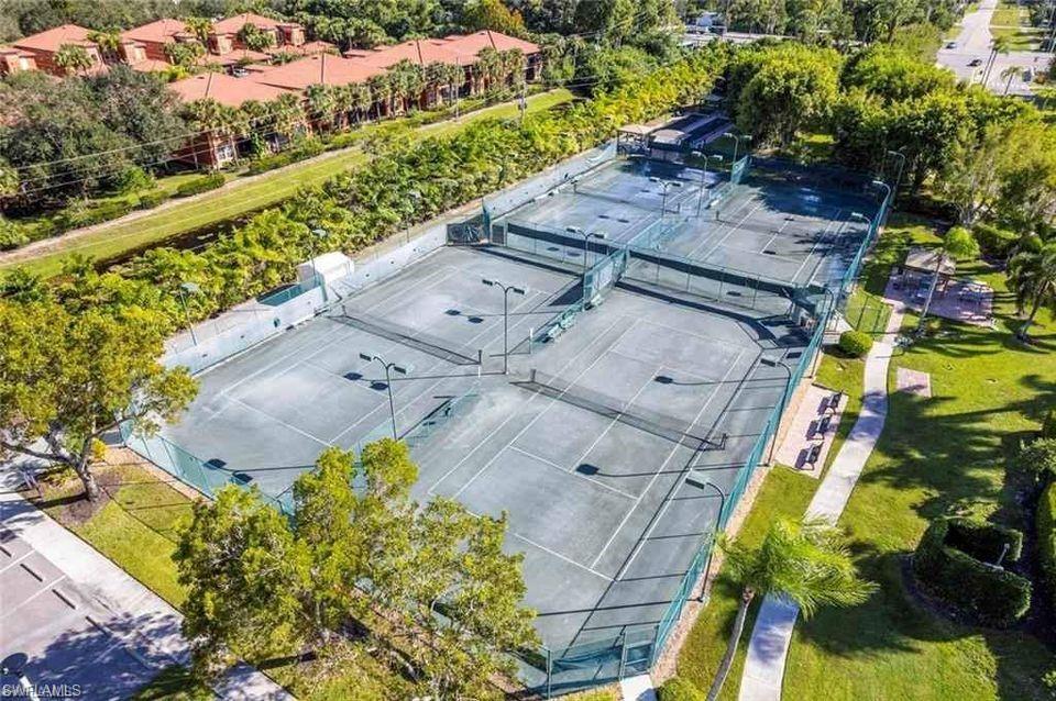 6655 Huntington Lakes CIR # 204